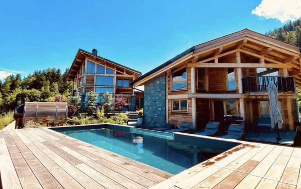 chalet avec piscine chauffé : Béla Vya
